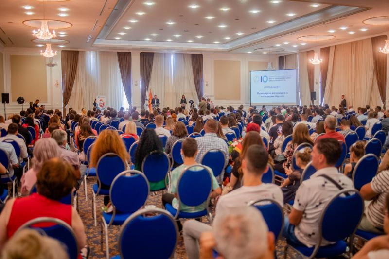 Промоција на дипломирани и магистрирани студенти